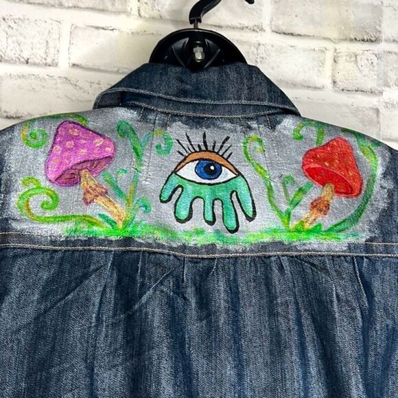 Baccini UpCycled Hand Painted Button Down 3/4 Sleeve Jean Jacket Size Medium - Picture 9 of 9